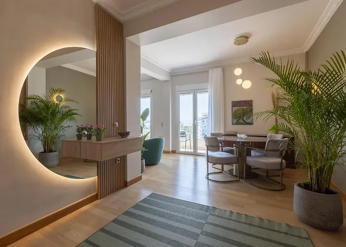 Cityscape Elegance, Sea View Apartament *